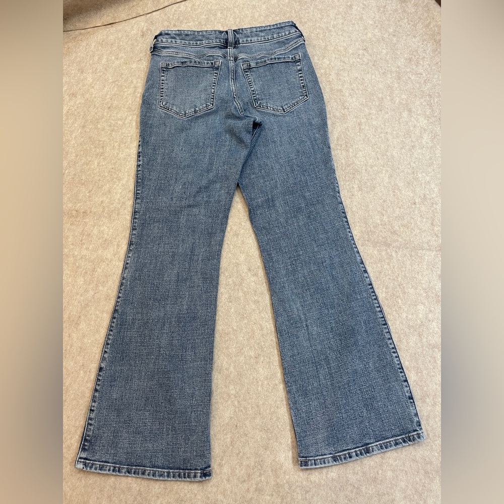 Hollister Mid Rise Relaxed Boot Medium Wash Blue Denim Jeans Womens Size 29 Reg - Picture 3 of 10